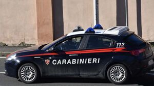 "Sono stato licenziato per colpa tua", e aggredisce in strada l'ex collega di lavoro: intervengono i carabinieri